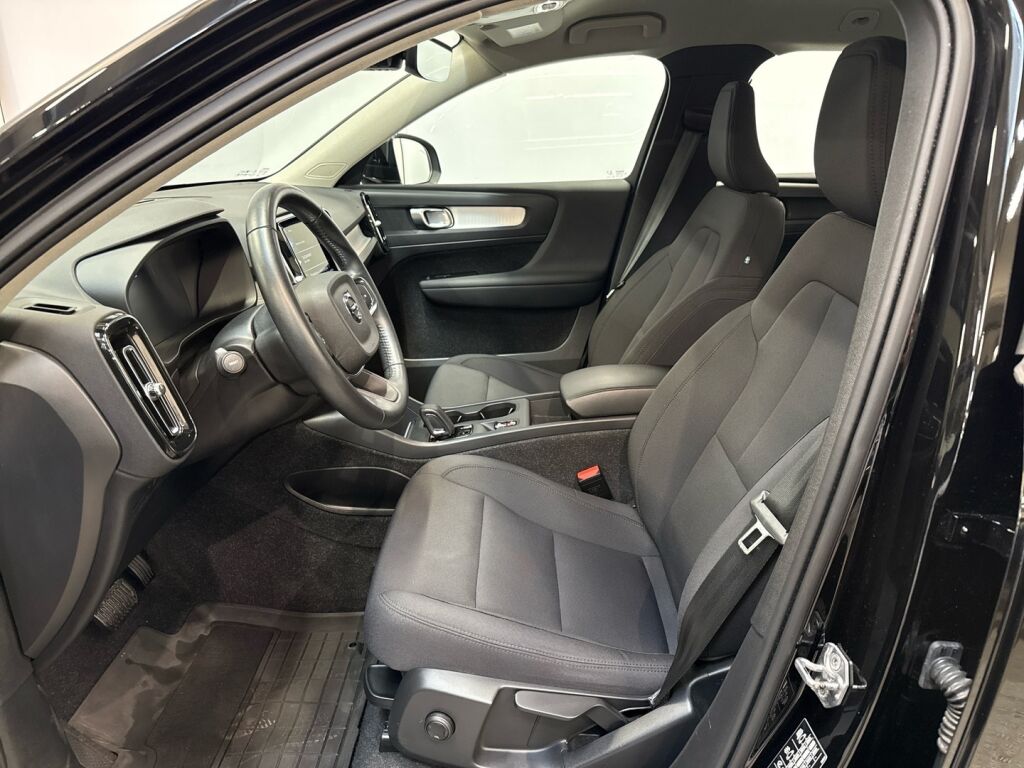 Volvo XC40 2021 Musta