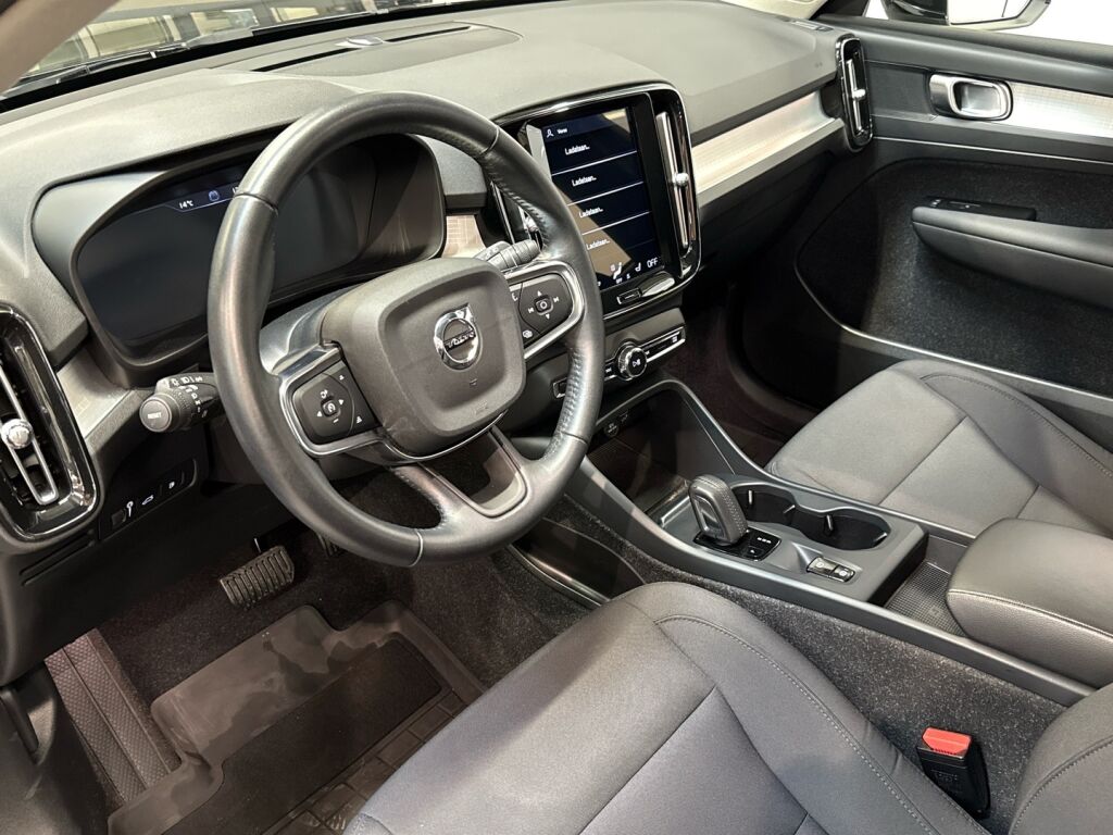 Volvo XC40 2021 Musta