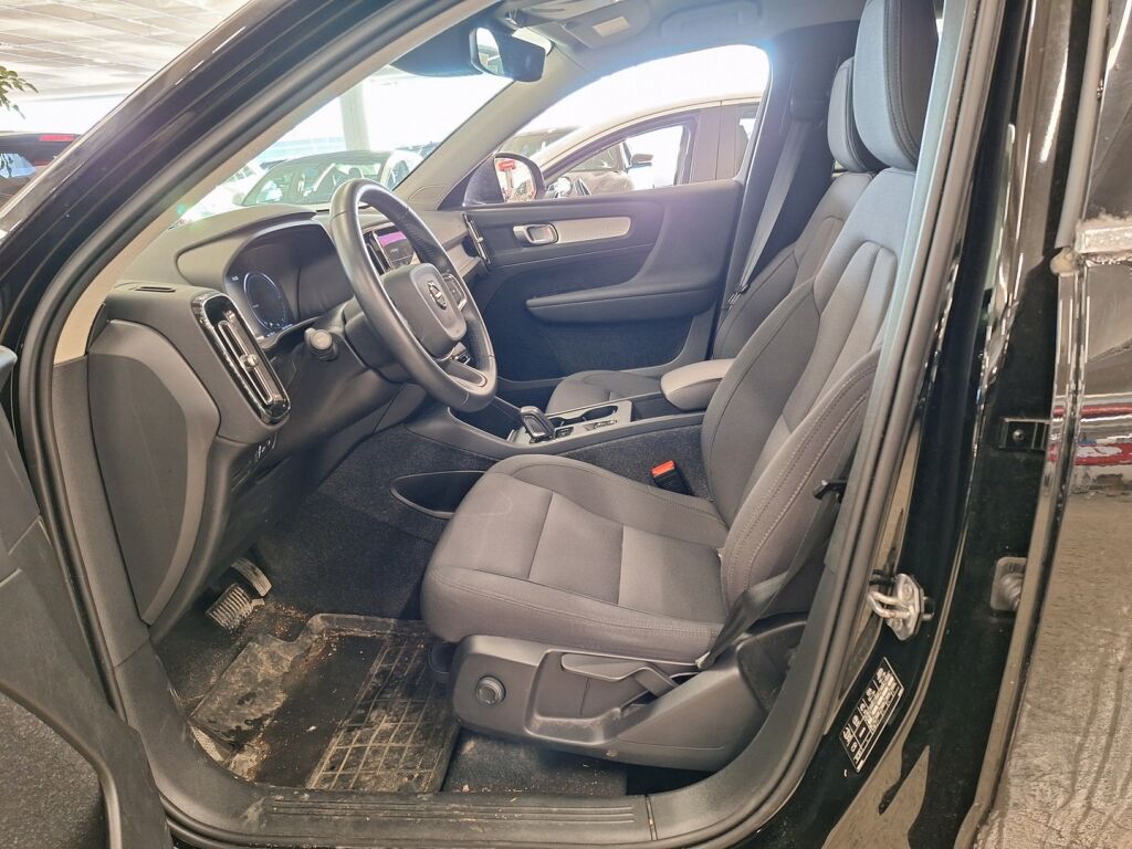 Volvo XC40 2021 Musta