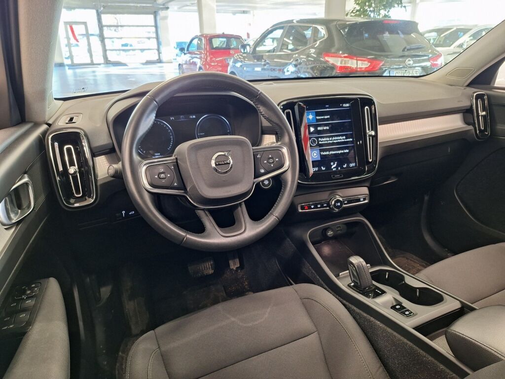 Volvo XC40 2021 Musta