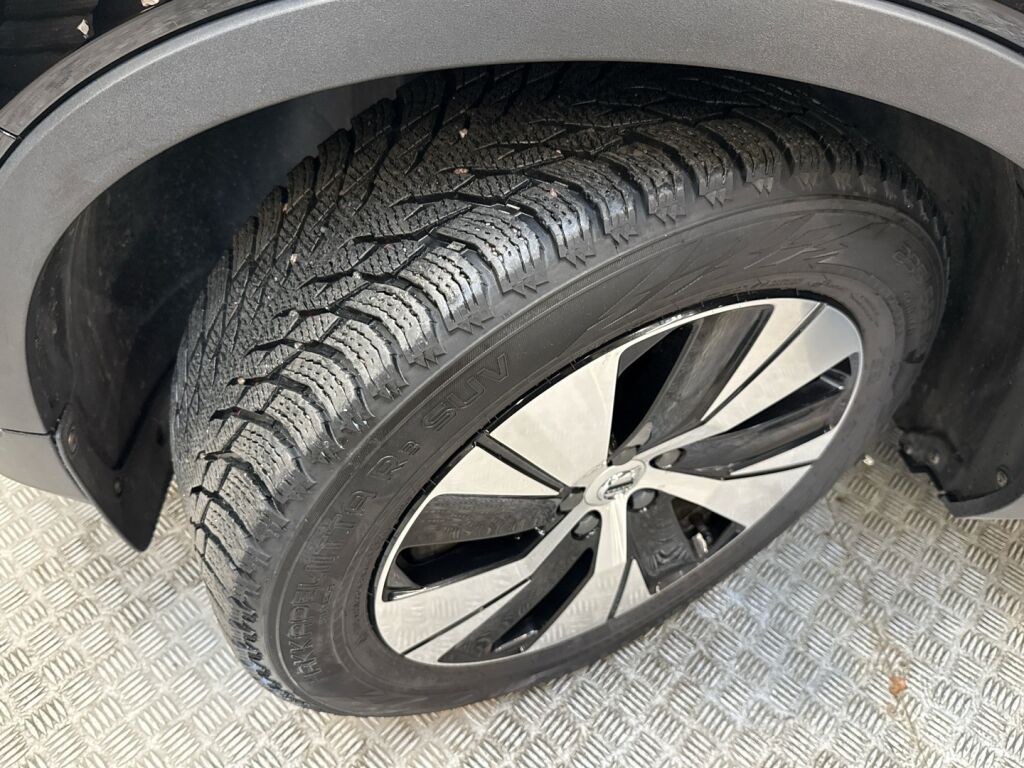 Volvo XC40 2021 Musta