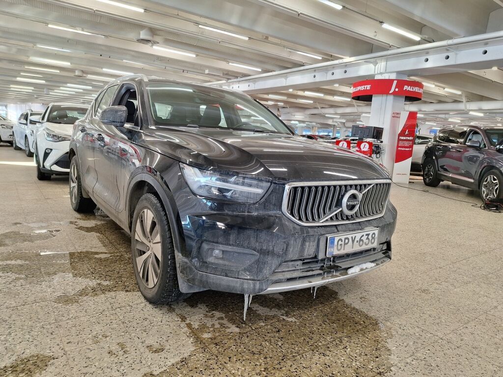 Volvo XC40 2021 Musta