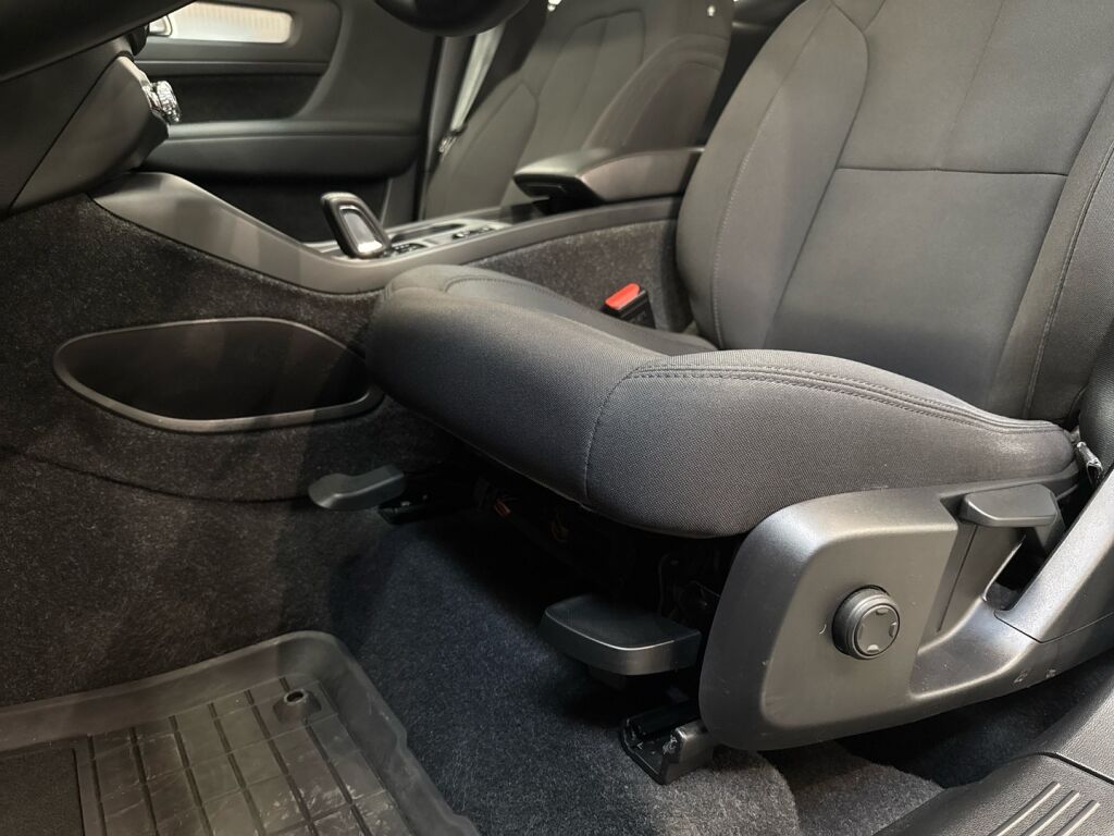 Volvo XC40 2021 Musta