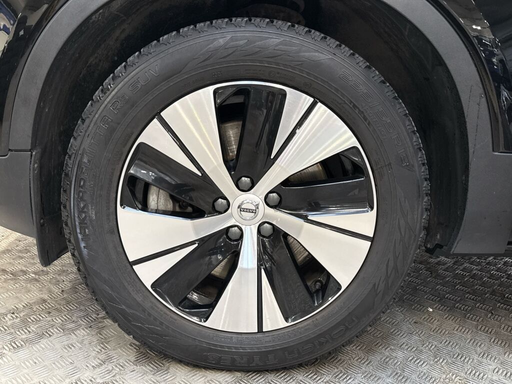 Volvo XC40 2021 Musta