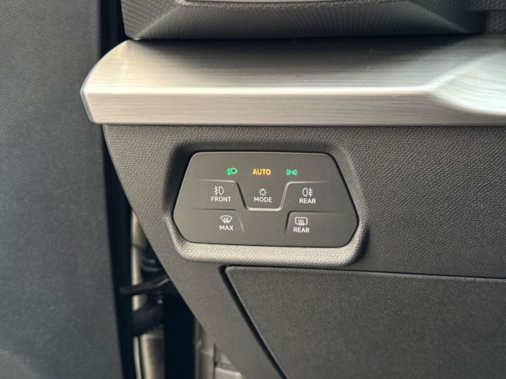 Seat Leon Sportstourer 2024 Musta