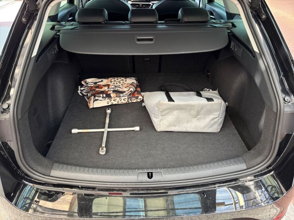 Seat Leon Sportstourer 2024 Musta