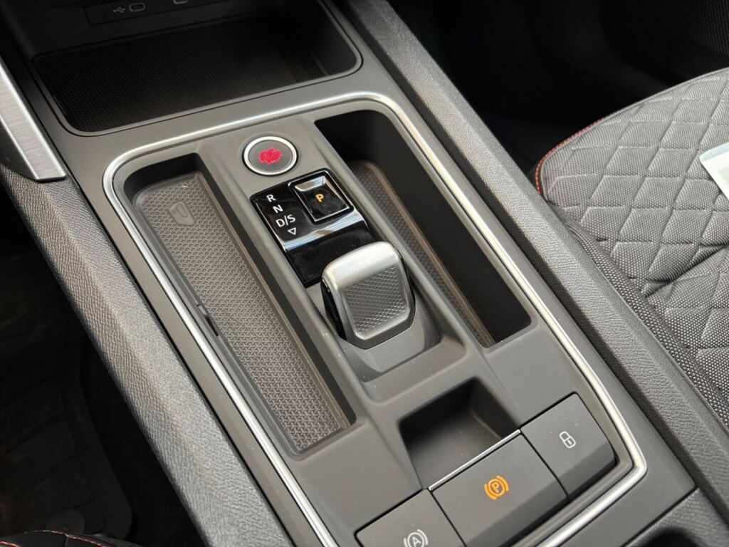Seat Leon Sportstourer 2024 Musta