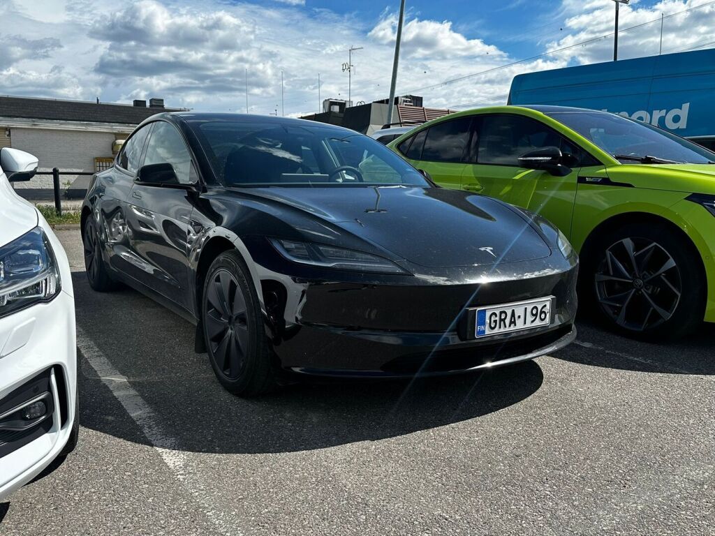 Tesla Model 3 2025 Musta