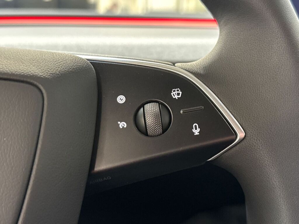 Tesla Model 3 2025 Musta