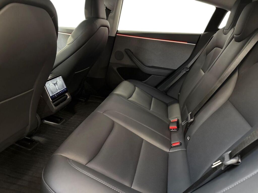 Tesla Model 3 2025 Musta