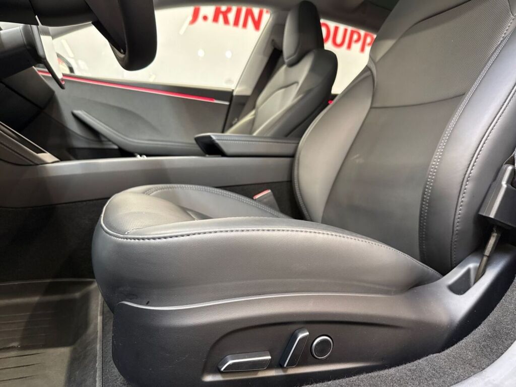 Tesla Model 3 2025 Musta