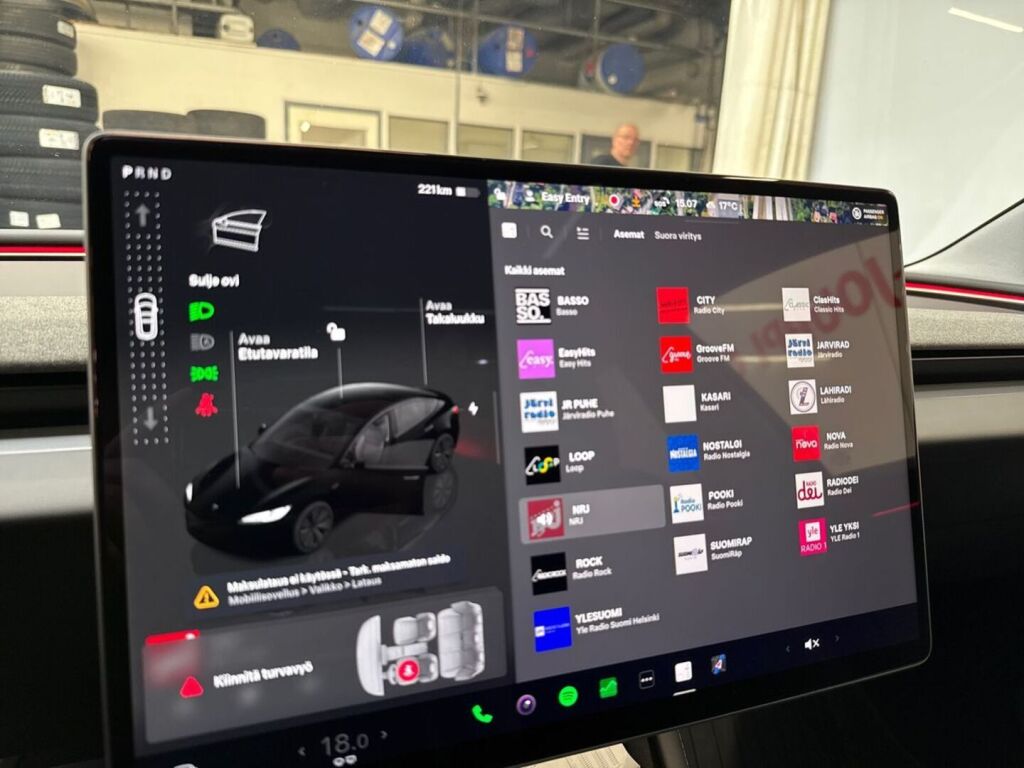 Tesla Model 3 2025 Musta