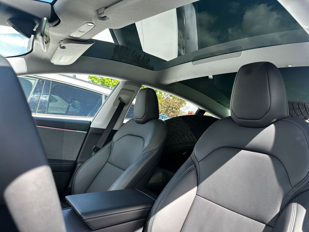 Tesla Model 3 2025 Musta