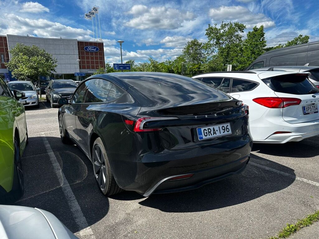 Tesla Model 3 2025 Musta