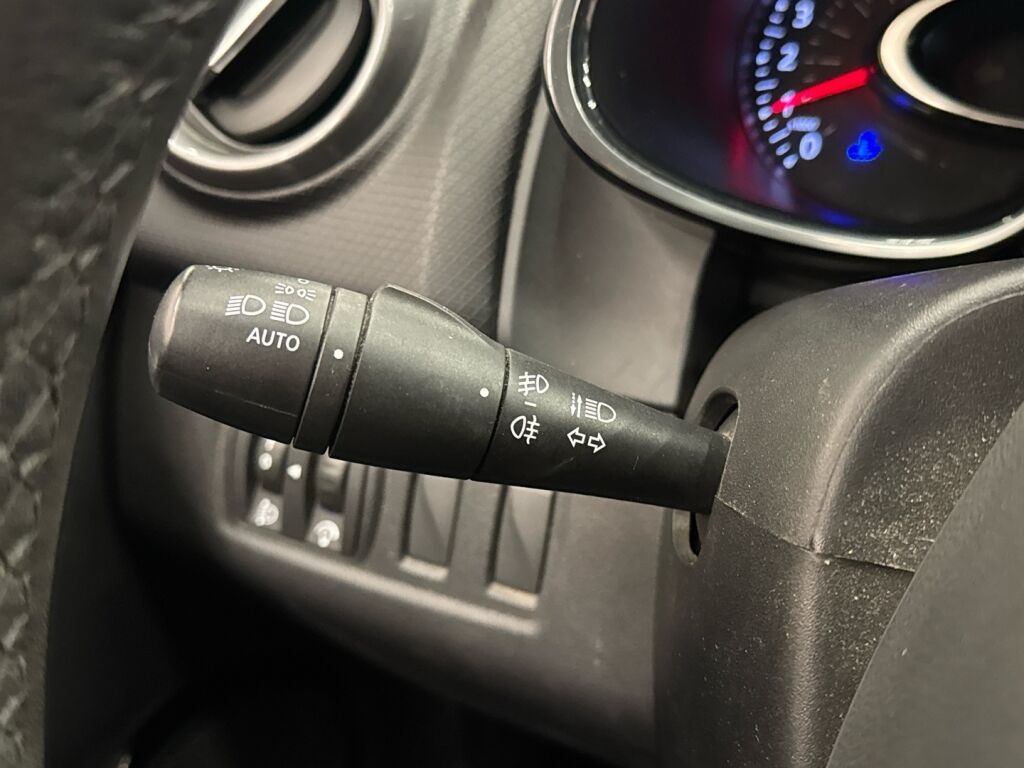 Renault Clio 2016 Punainen