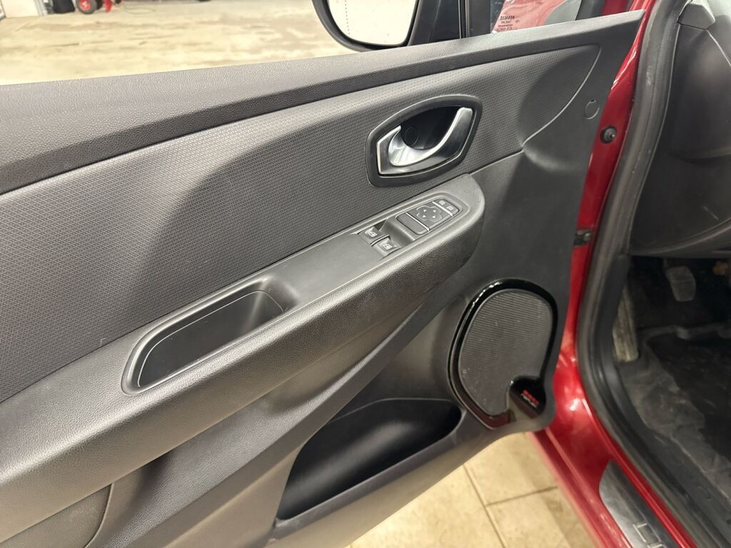 Renault Clio 2016 Punainen