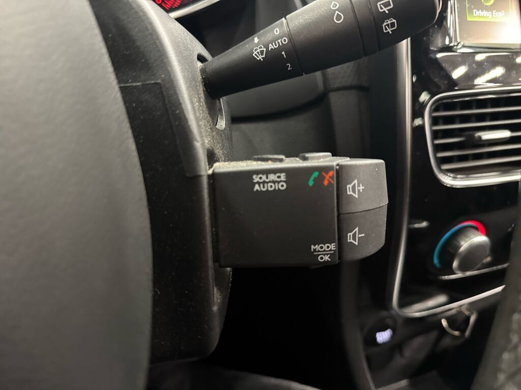 Renault Clio 2016 Punainen