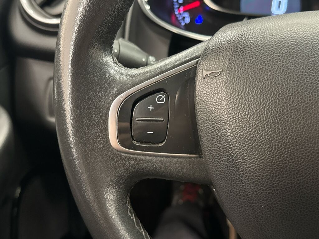 Renault Clio 2016 Punainen