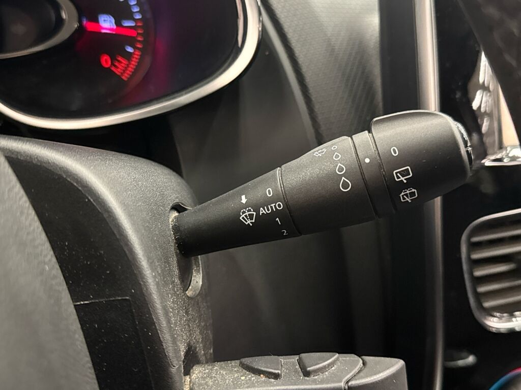 Renault Clio 2016 Punainen