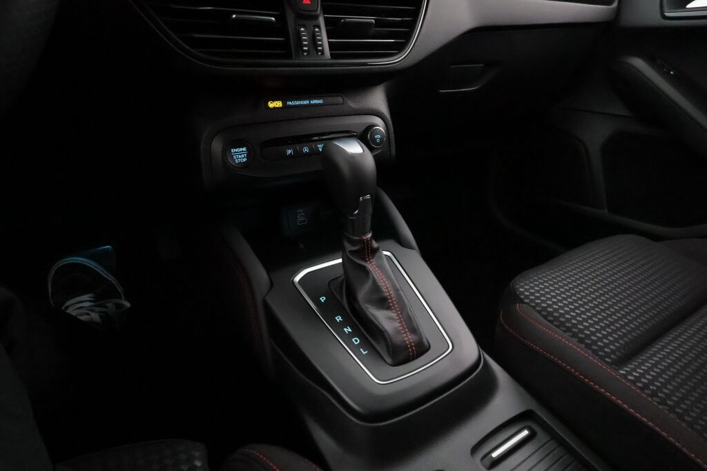 Ford Focus 2025 Sininen