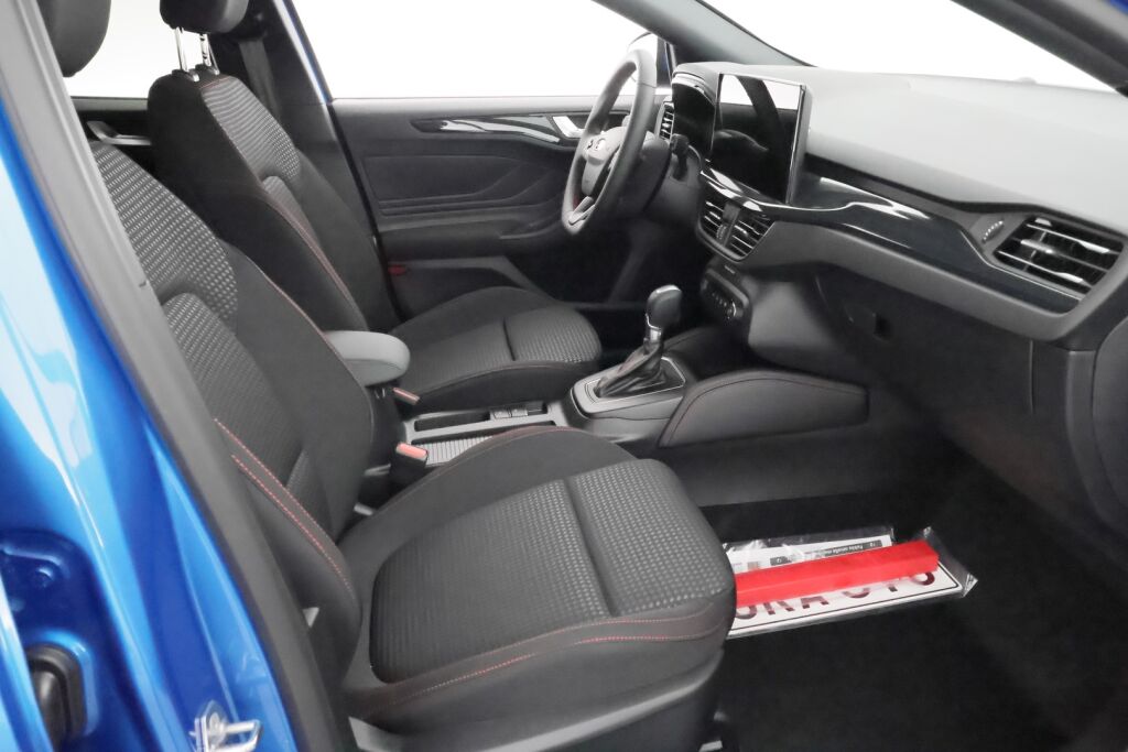 Ford Focus 2025 Sininen