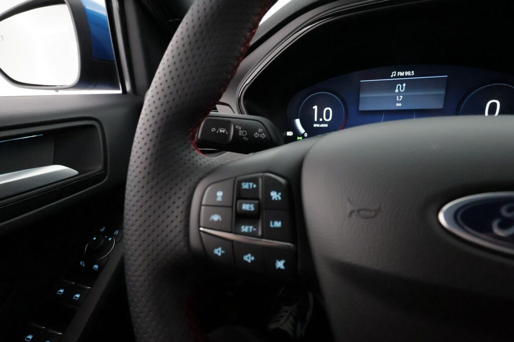 Ford Focus 2025 Sininen