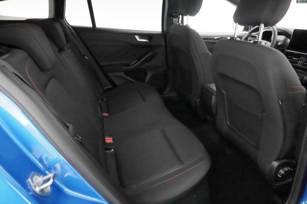 Ford Focus 2025 Sininen