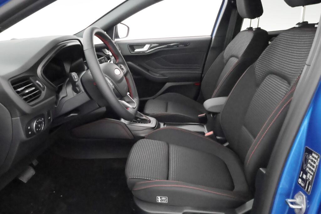 Ford Focus 2025 Sininen