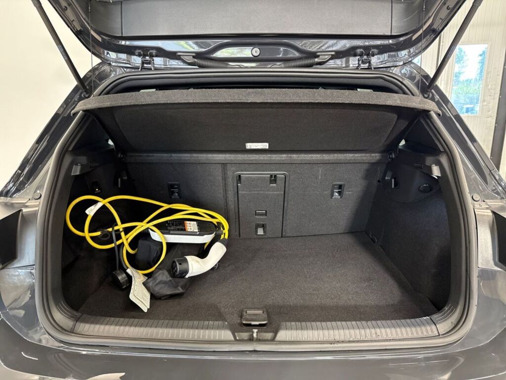 Volkswagen Golf 2021 Harmaa