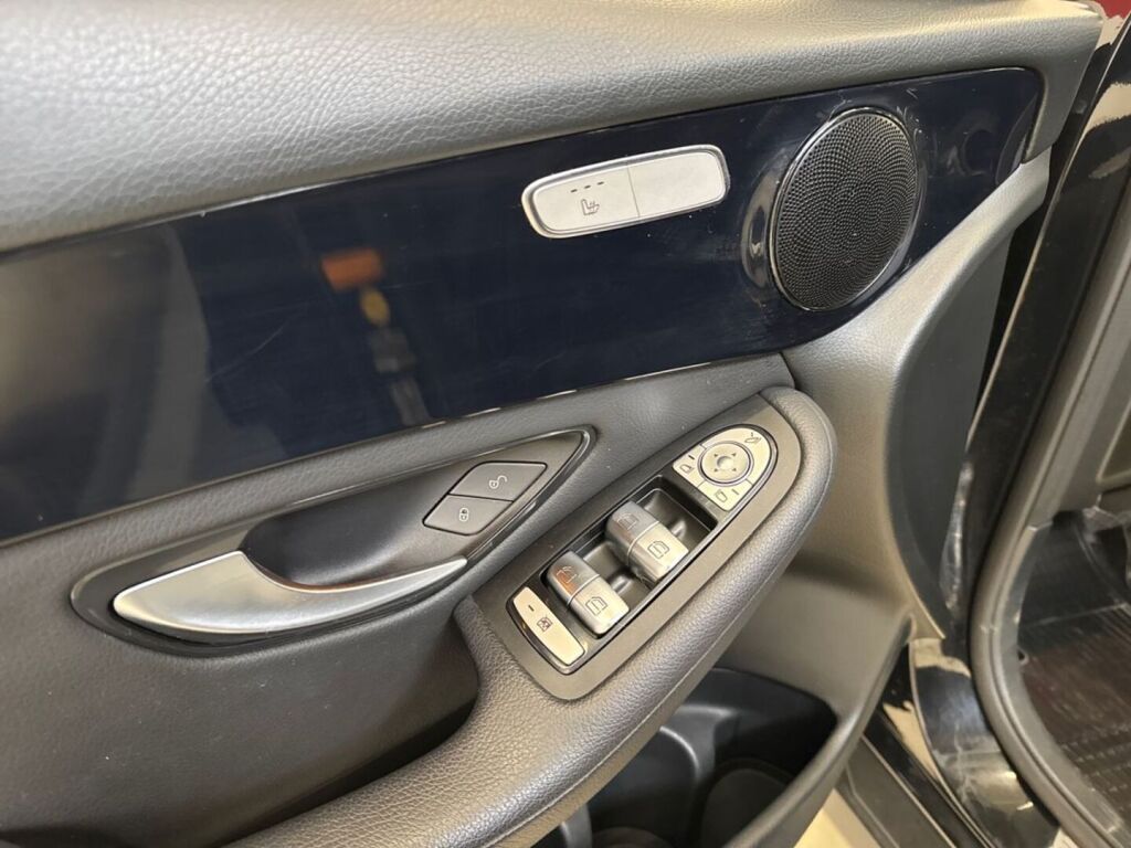 Mercedes-Benz GLC 2020 Musta