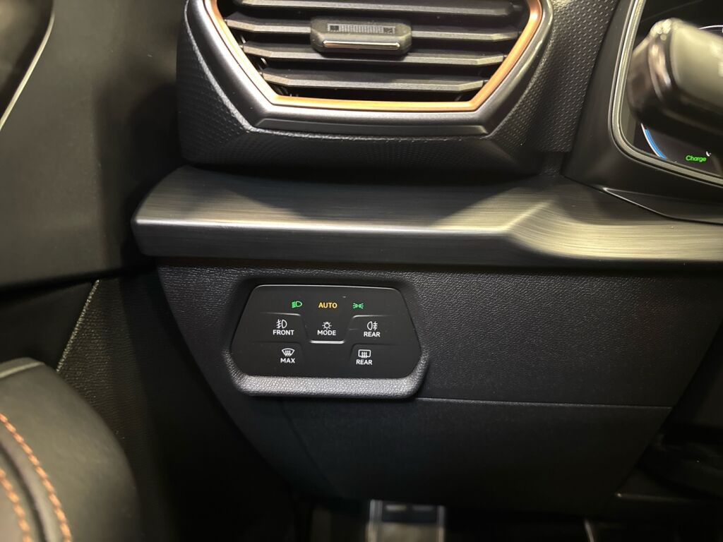 Cupra Leon 2022 Musta