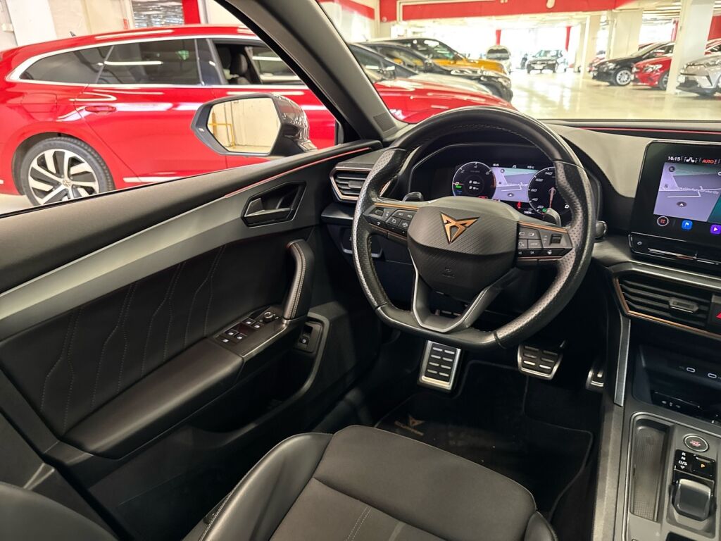 Cupra Leon 2022 Musta