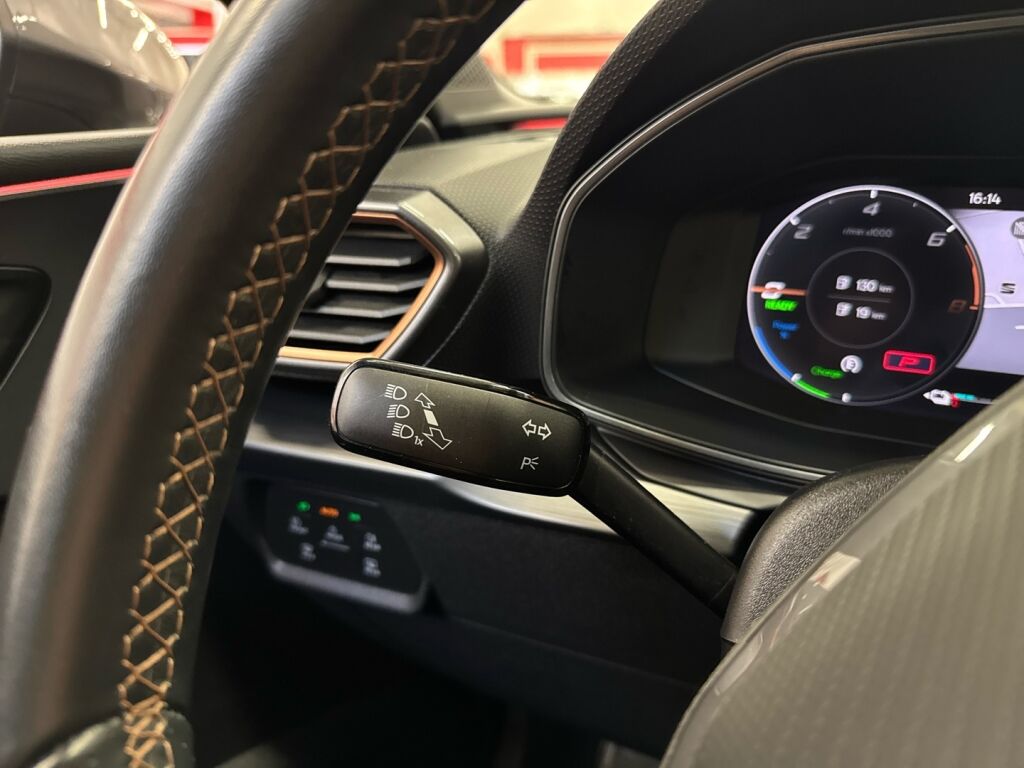 Cupra Leon 2022 Musta