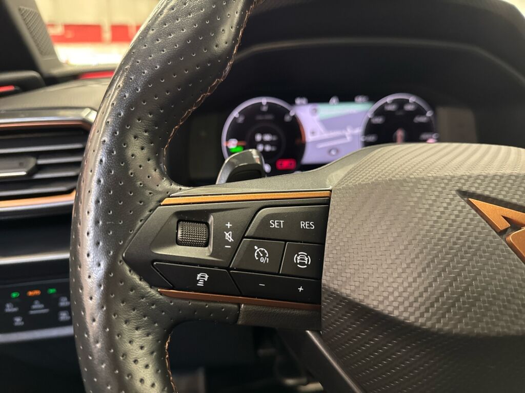 Cupra Leon 2022 Musta