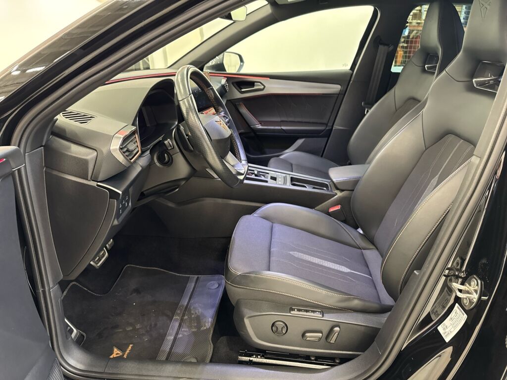 Cupra Leon 2022 Musta