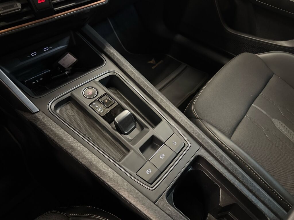 Cupra Leon 2022 Musta