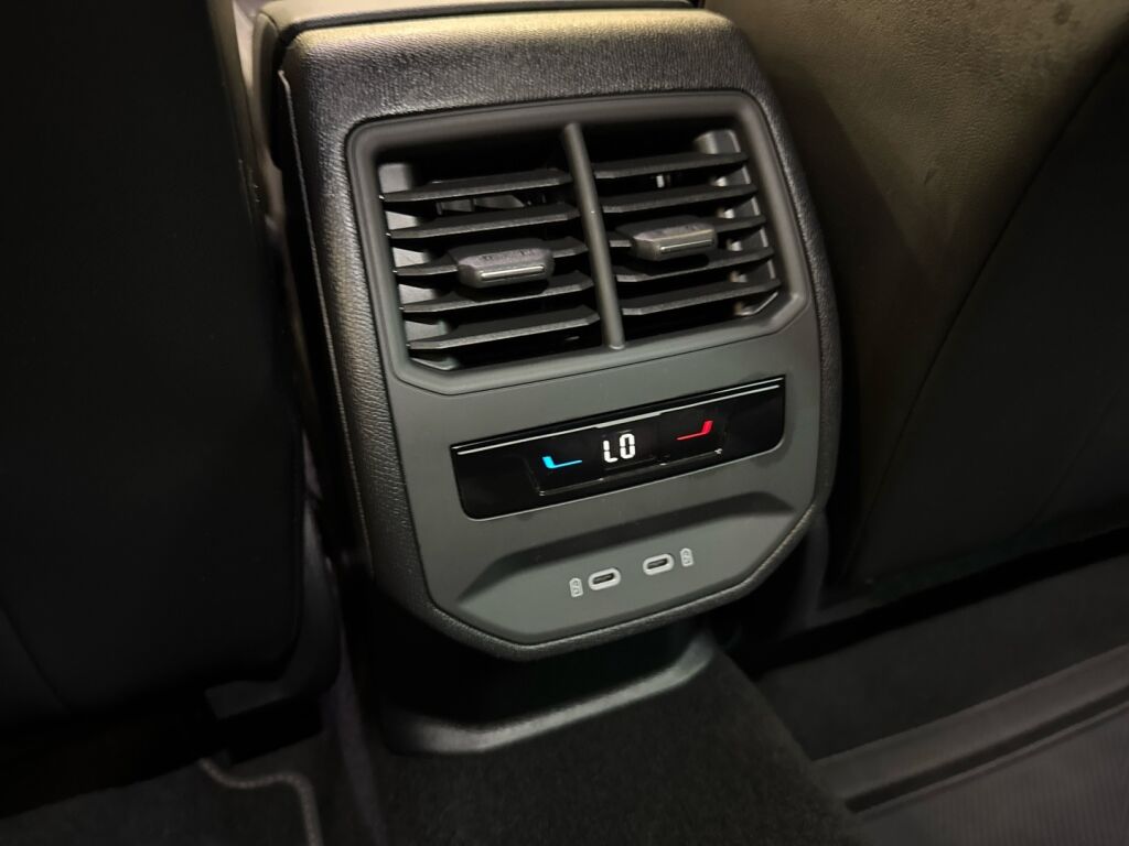 Cupra Leon 2022 Musta