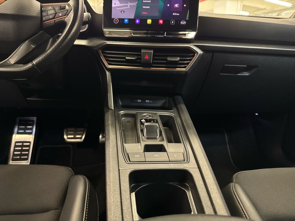 Cupra Leon 2022 Musta