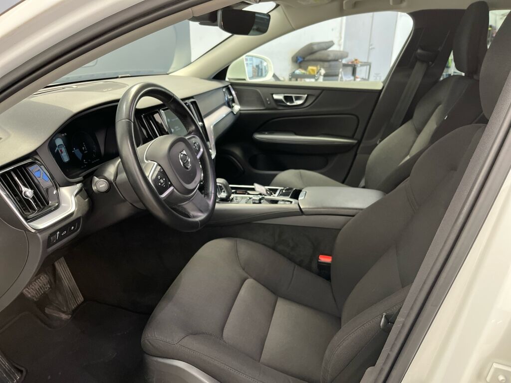 Volvo V60 2021 Valkoinen