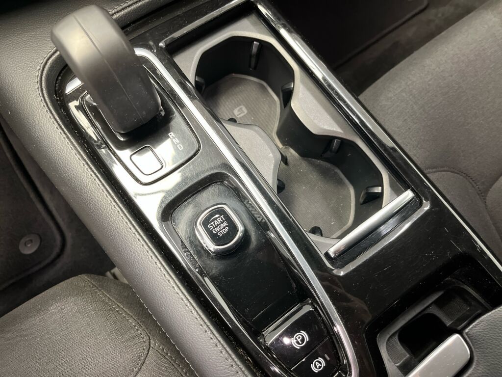 Volvo V60 2021 Valkoinen