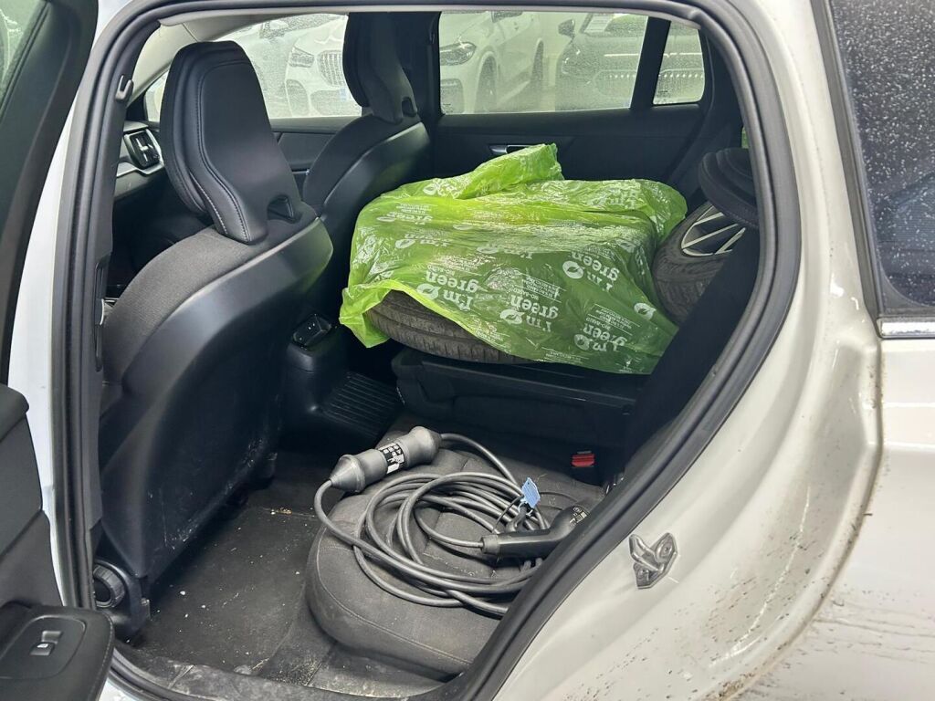 Volvo V60 2021 Valkoinen