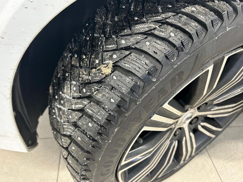 Volvo V60 2021 Valkoinen