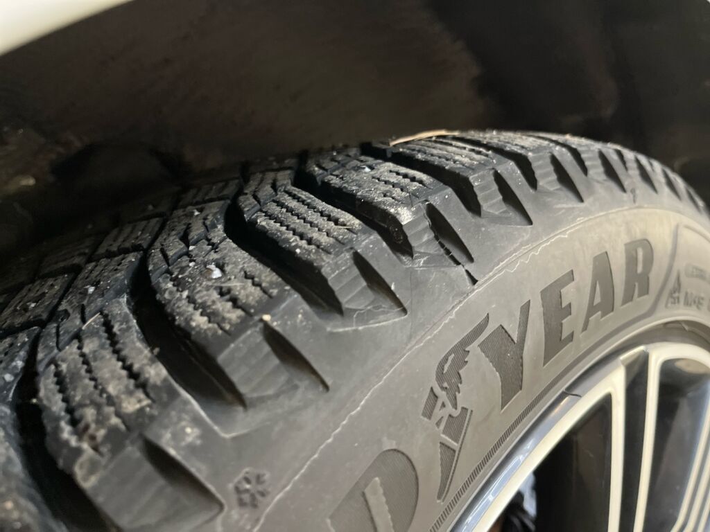 Volvo V60 2021 Valkoinen