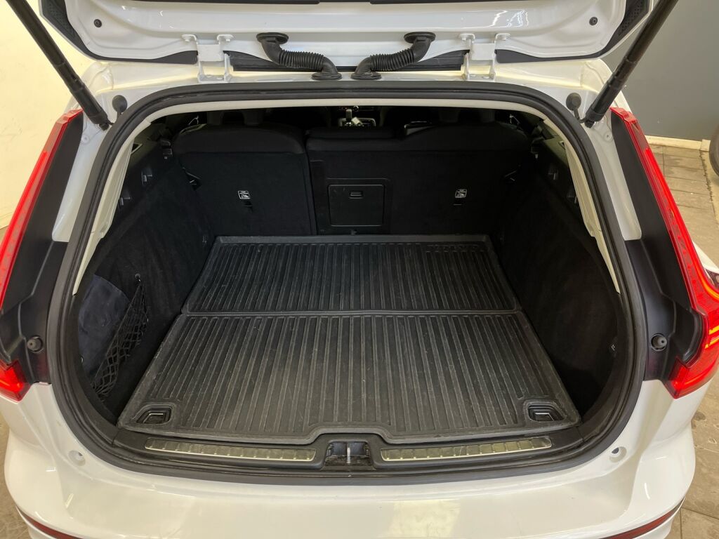 Volvo V60 2021 Valkoinen