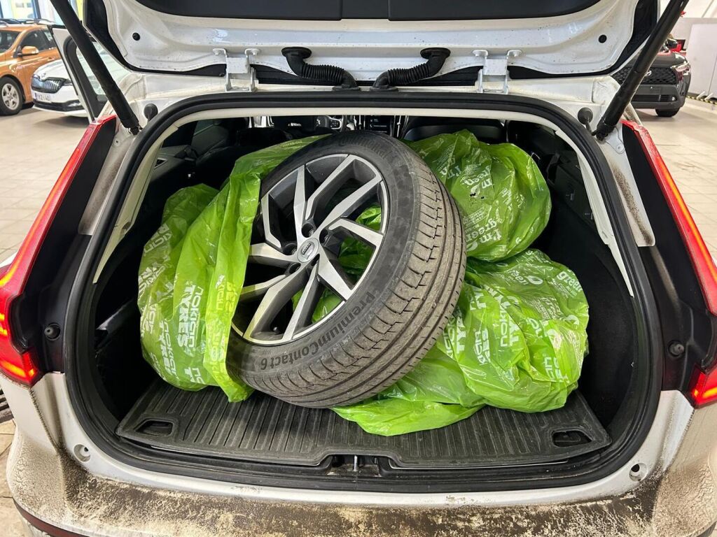 Volvo V60 2021 Valkoinen