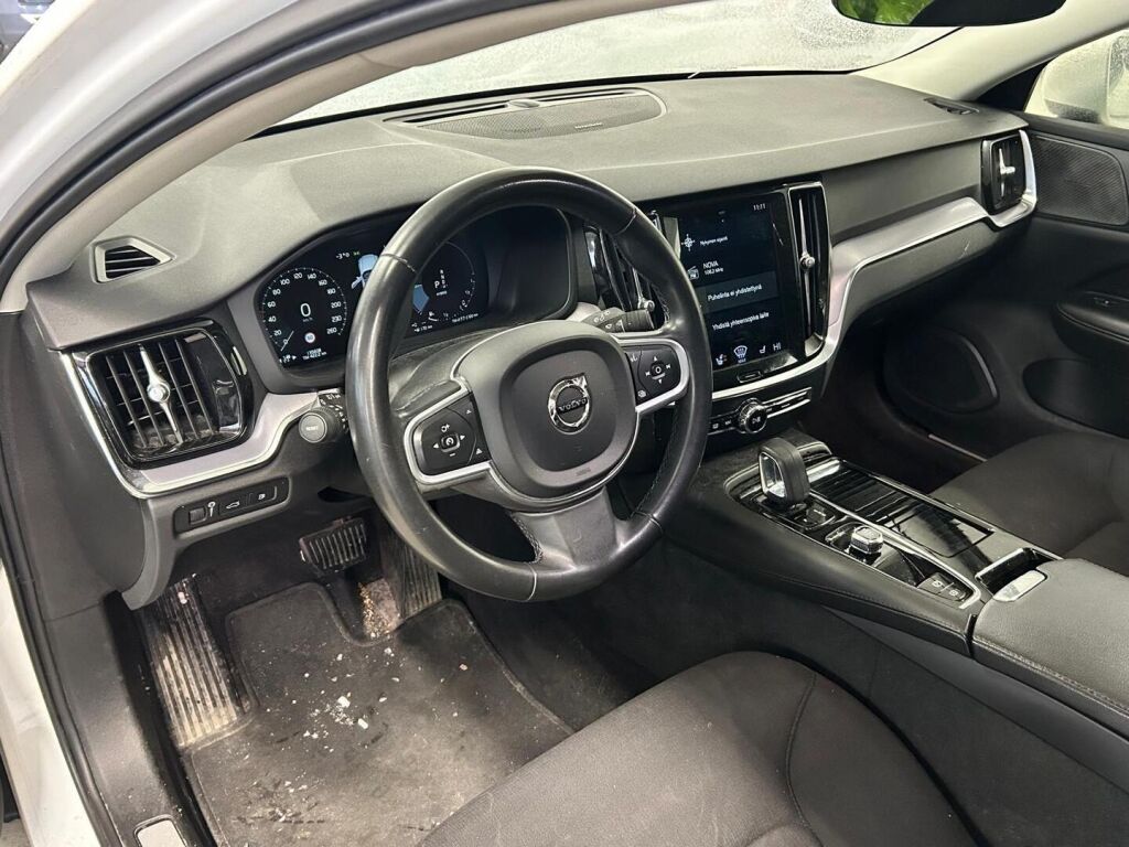 Volvo V60 2021 Valkoinen