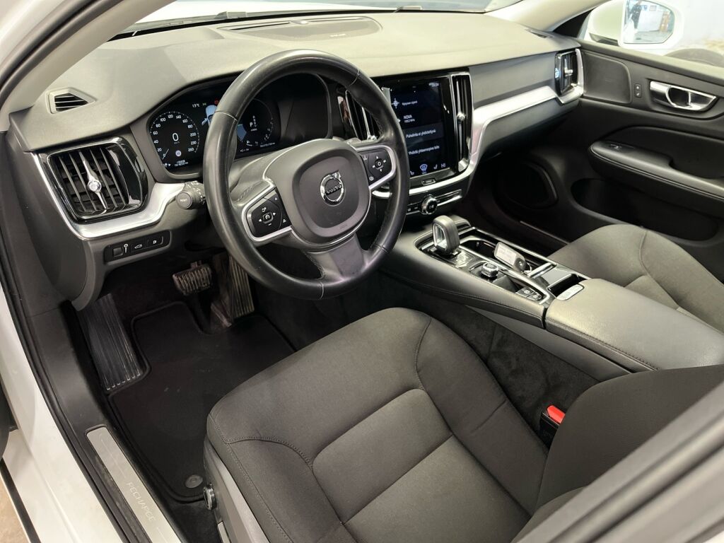 Volvo V60 2021 Valkoinen