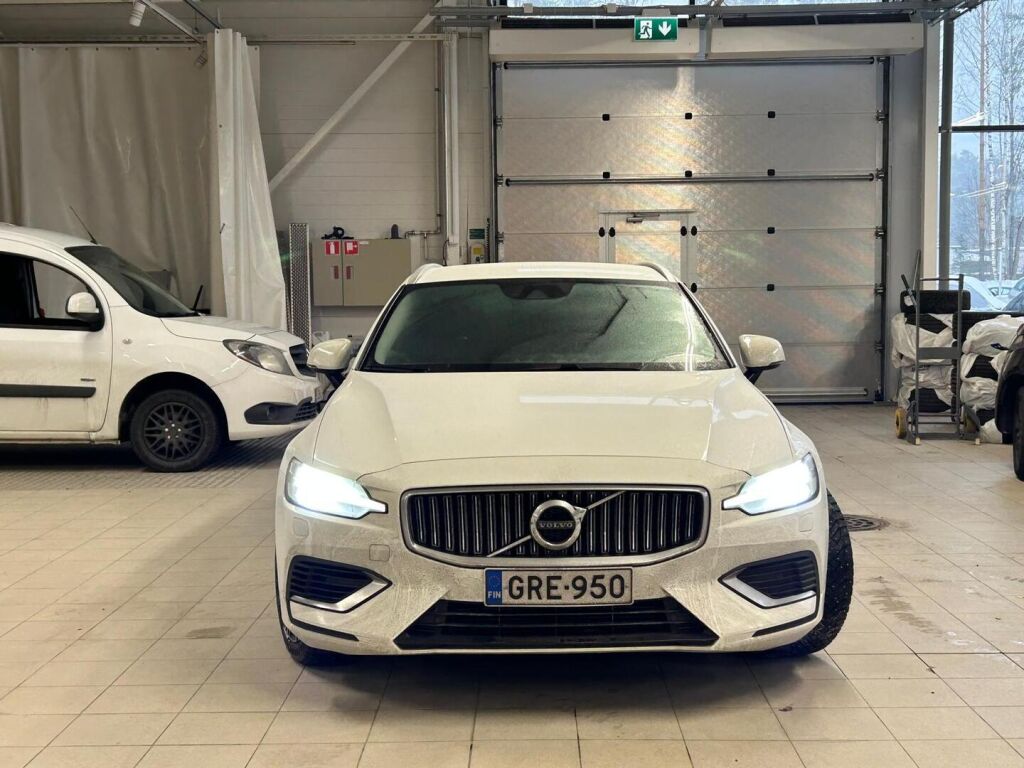 Volvo V60 2021 Valkoinen