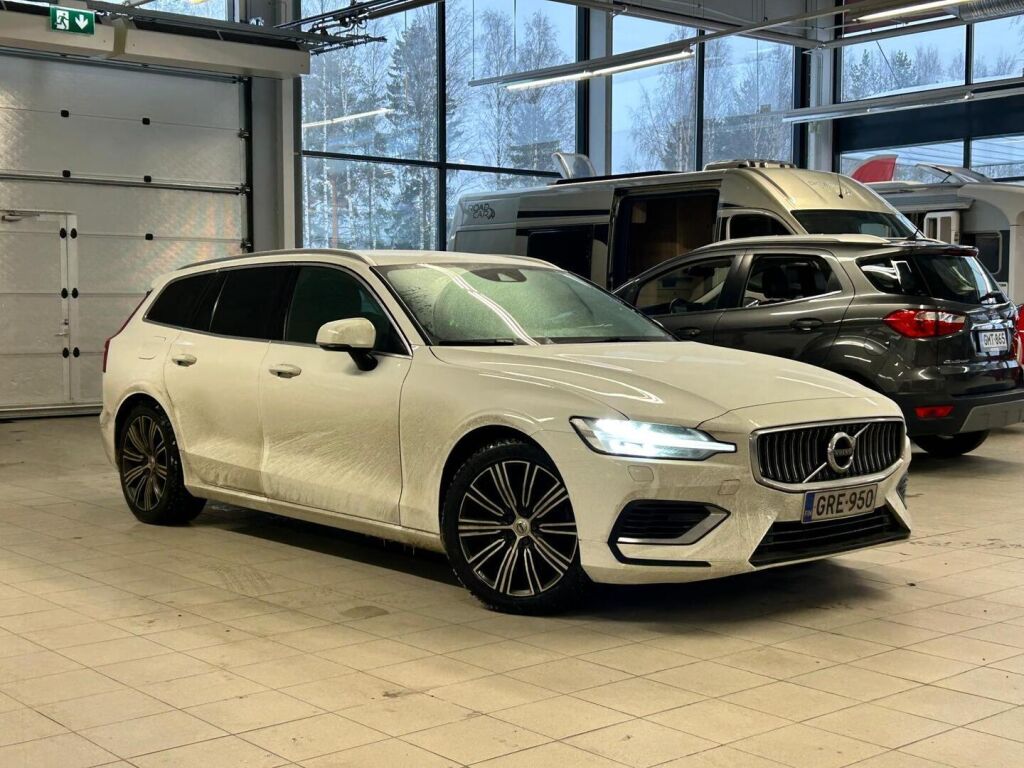 Volvo V60 2021 Valkoinen