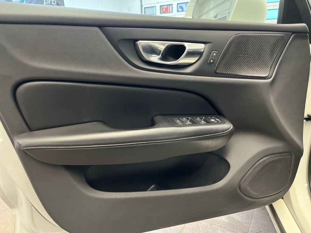 Volvo V60 2021 Valkoinen